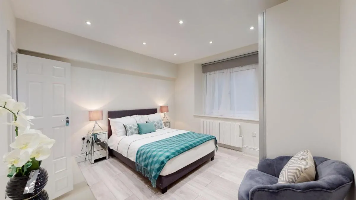 Image 1 of Chic Apartment by Hyde Park