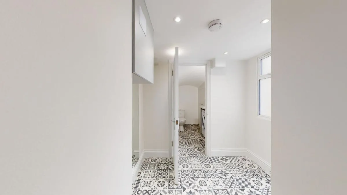 Image 2 of Chic Apartment by Hyde Park