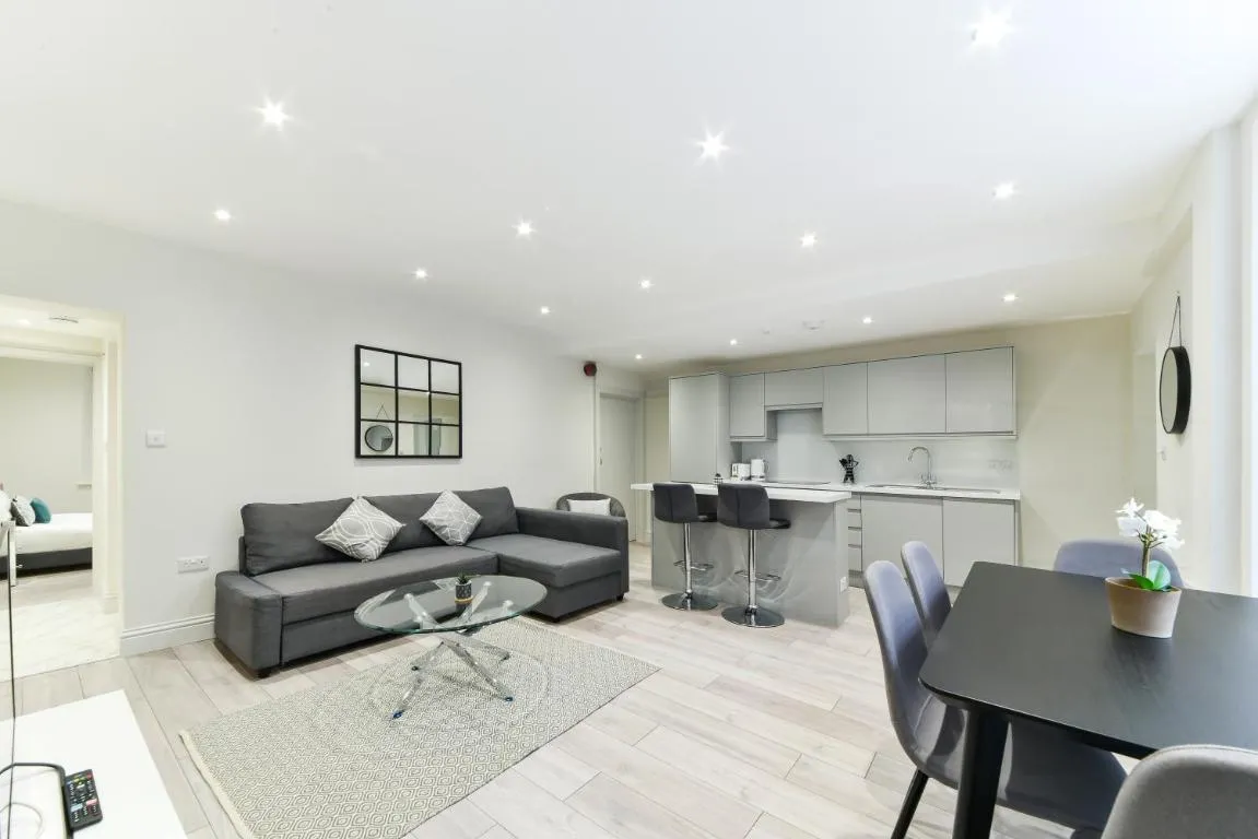 Image of Chic Apartment by Hyde Park