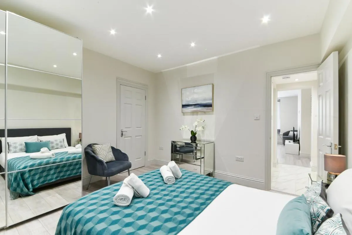 Image 6 of Chic Apartment by Hyde Park