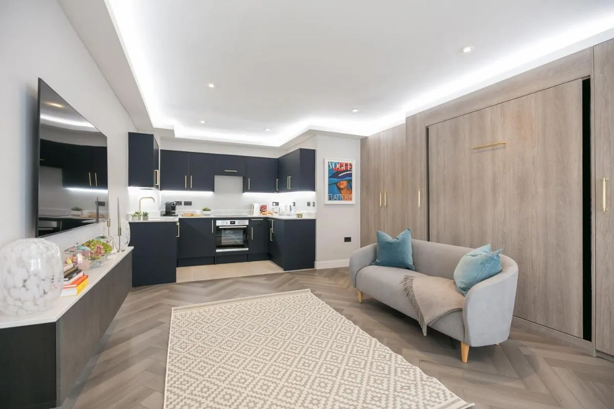 Image 5 of Chic & Elegant Studio in Nevern Square