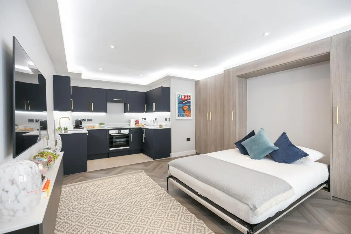 Image 1 of Chic & Elegant Studio in Nevern Square