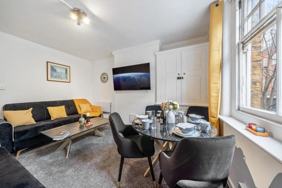 Image 4 of Chic Urban Retreat 1 Bedroom Gem in Covent Garden 3AB