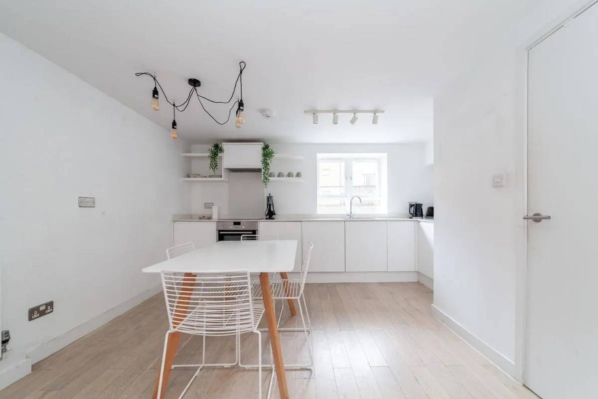 Image 5 of City Relay Two Bedroom Belgravia Charm