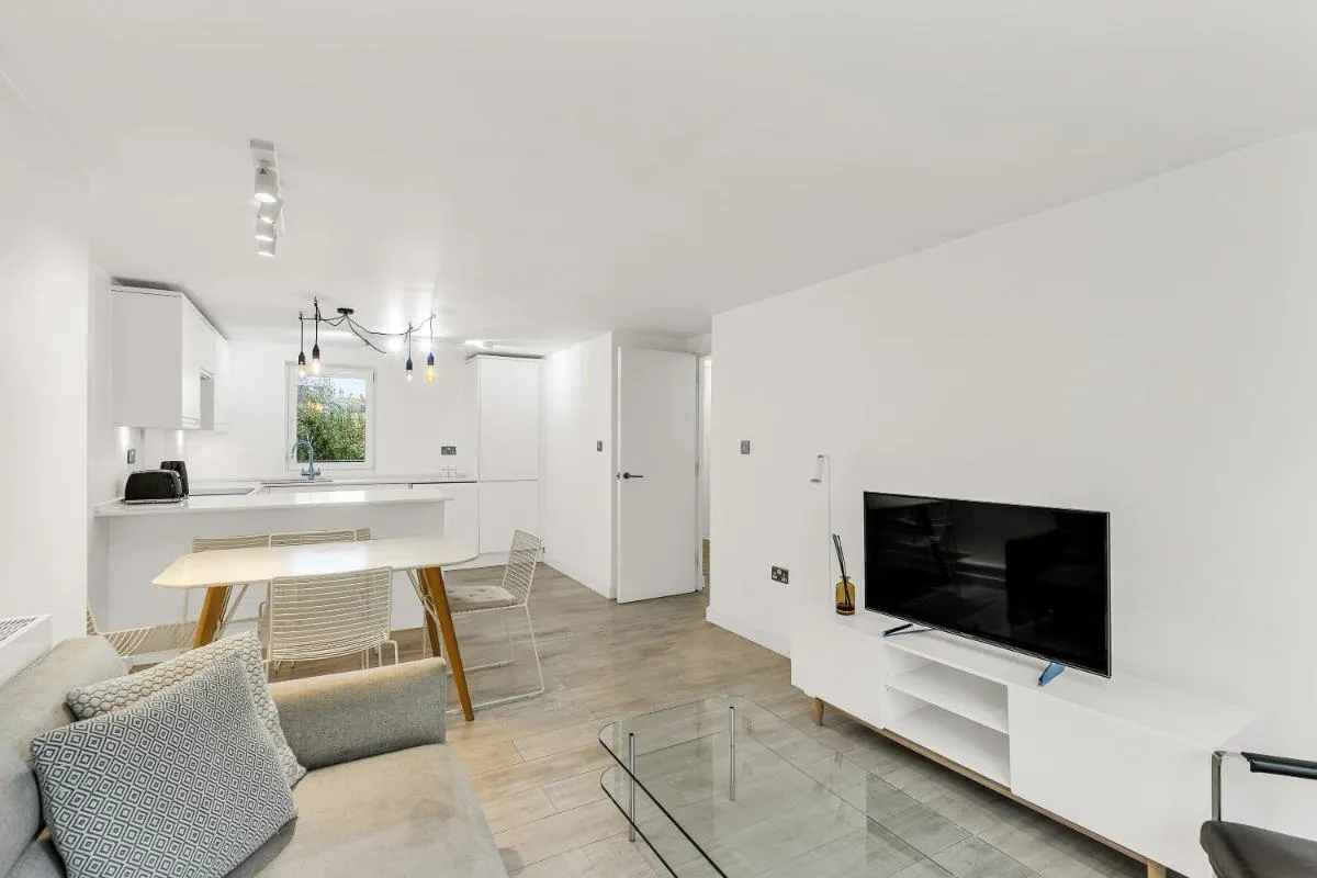 Image 6 of City Relay Urban Charm Chelsea Apartment