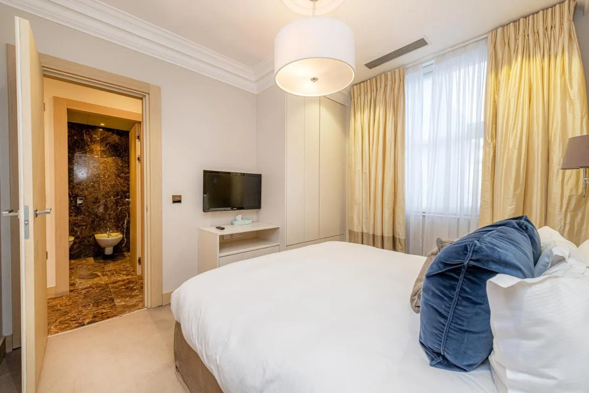 Image 2 of Claverley Court Apartments Knightsbridge