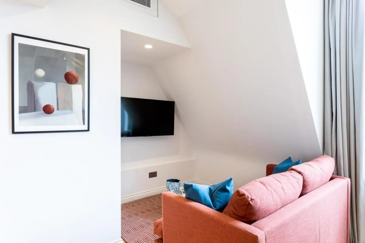 Image 4 of Coleherne Road Residence X