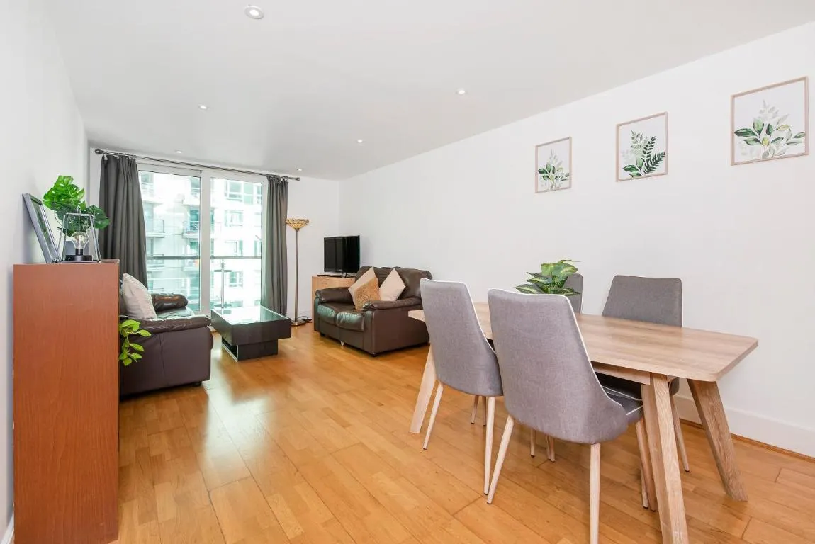Image of Compact 2 Bed Good Transport Links