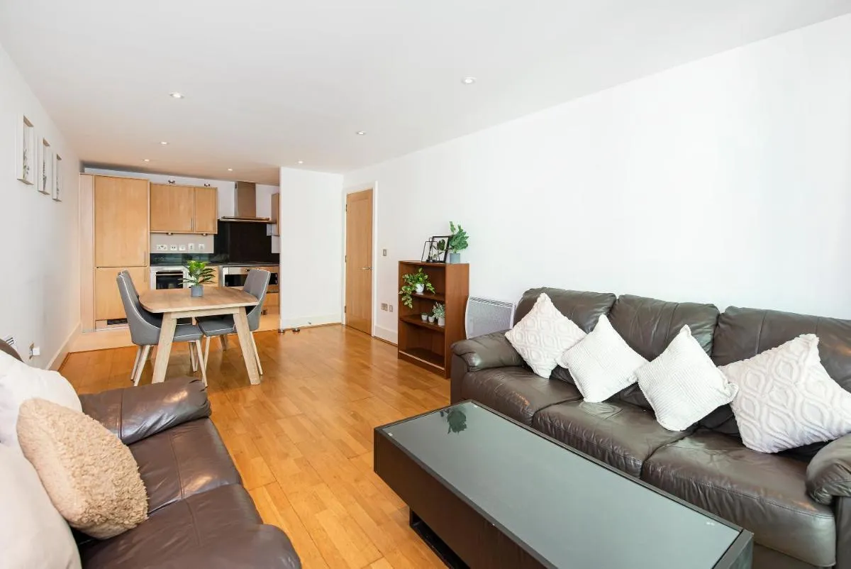 Image 4 of Compact 2 Bed Good Transport Links