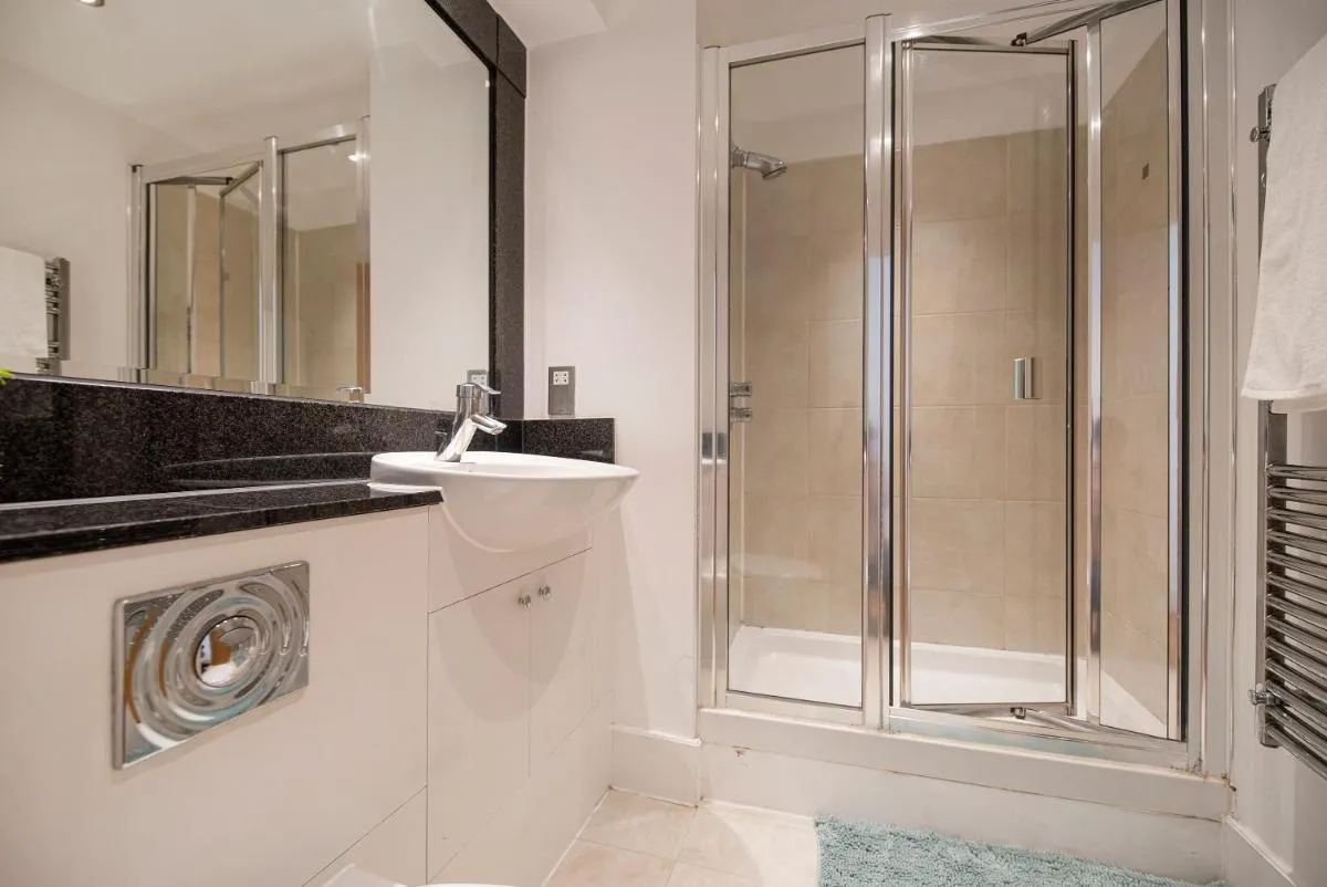 Image 2 of Compact 2 Bed Good Transport Links