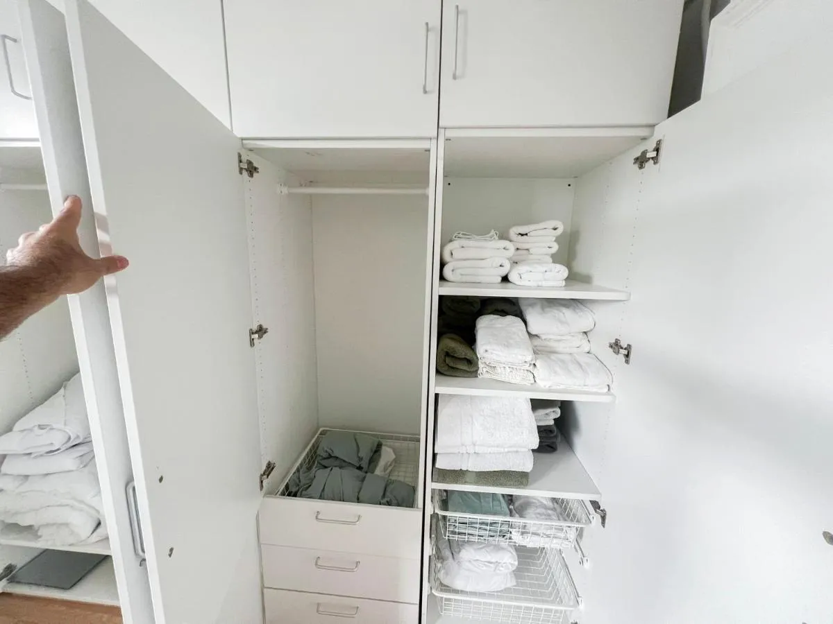 Image 2 of Contemporary 2Bedroom & 2Bathroom Flat in Barbican