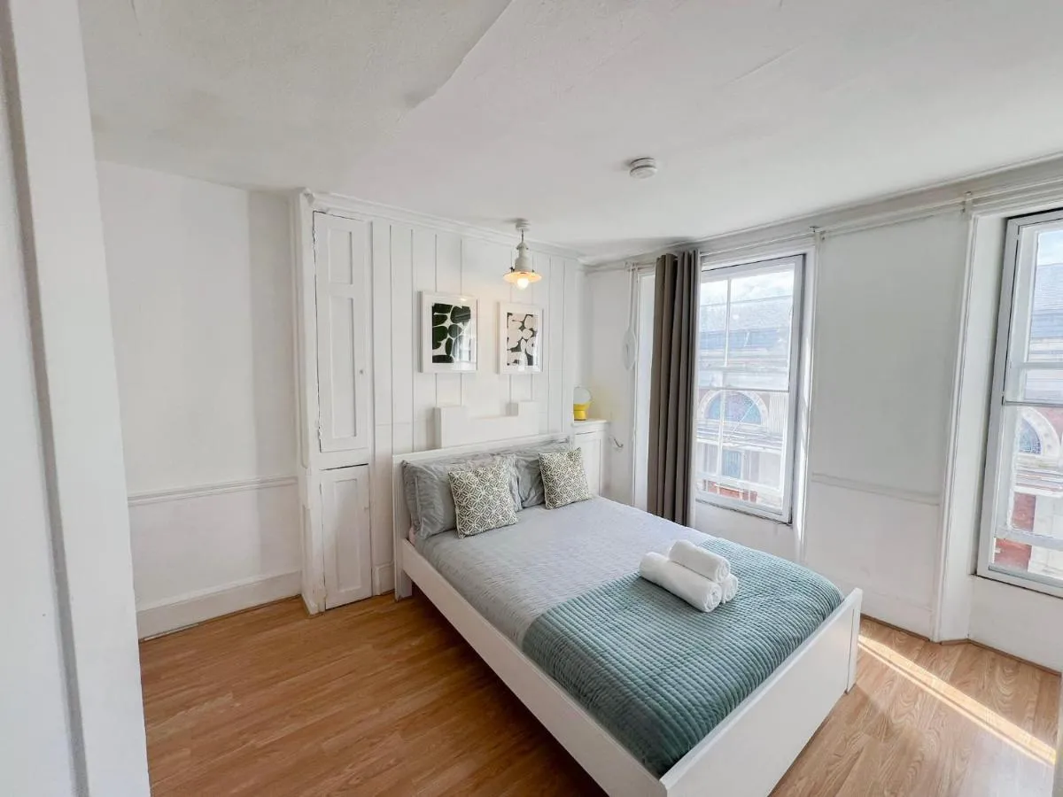 Image 5 of Contemporary 2Bedroom & 2Bathroom Flat in Barbican