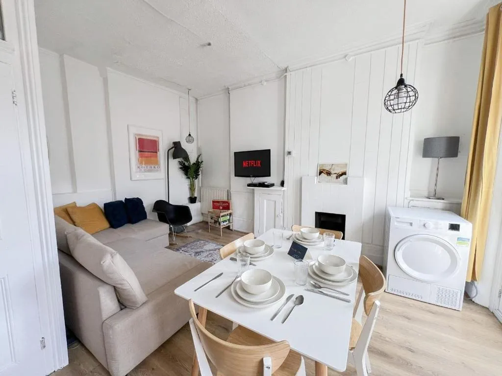 Image of Contemporary 2Bedroom & 2Bathroom Flat in Barbican
