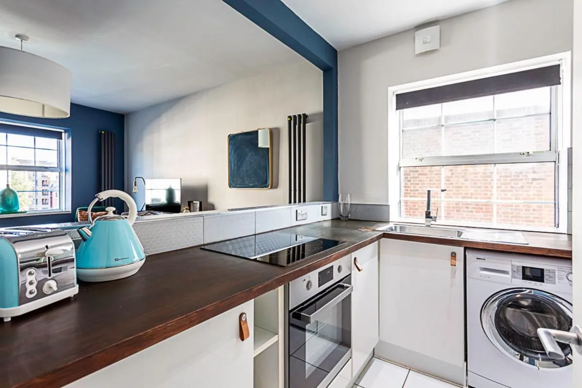 Image 2 of Cosy Spitalfields Hideaway
