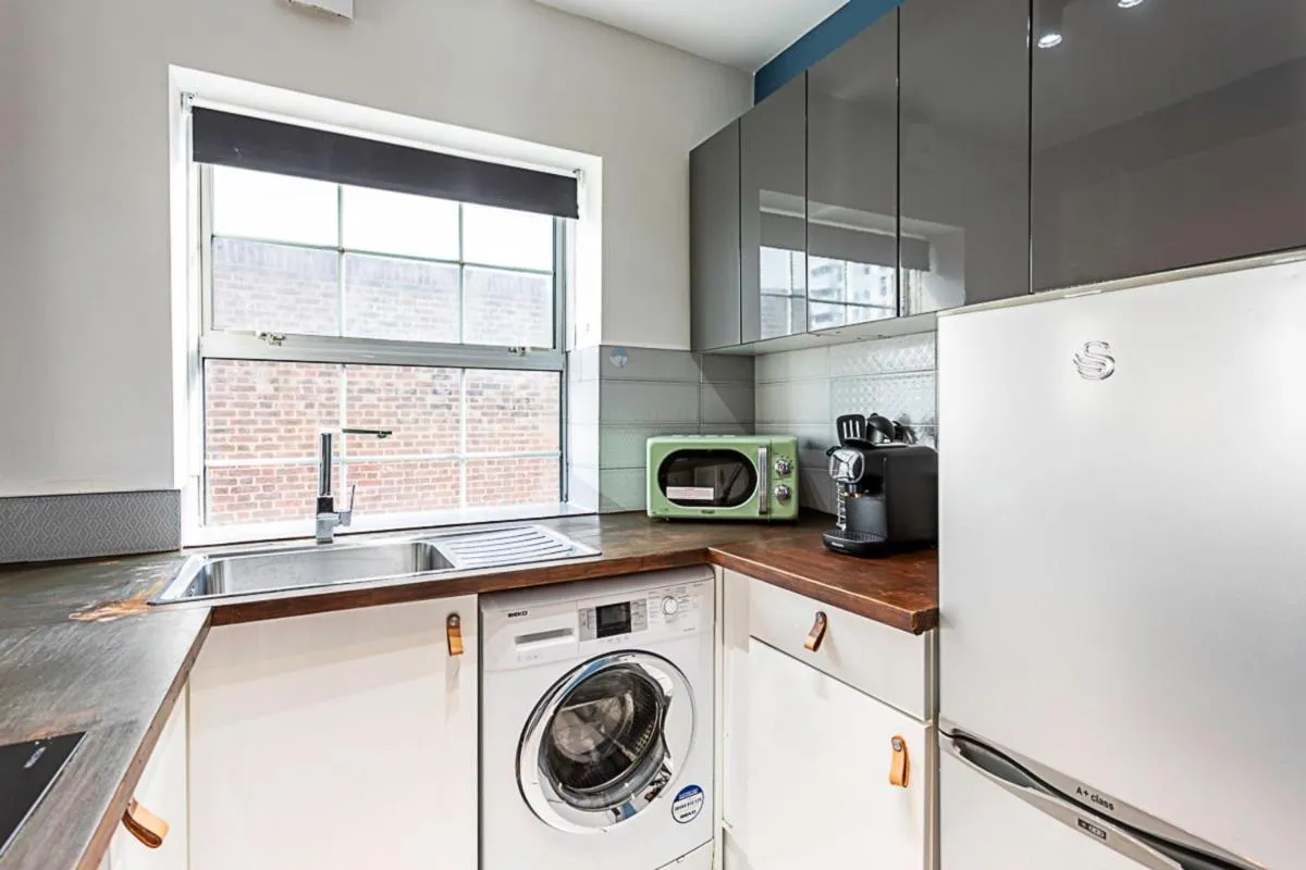 Image 4 of Cosy Spitalfields Hideaway
