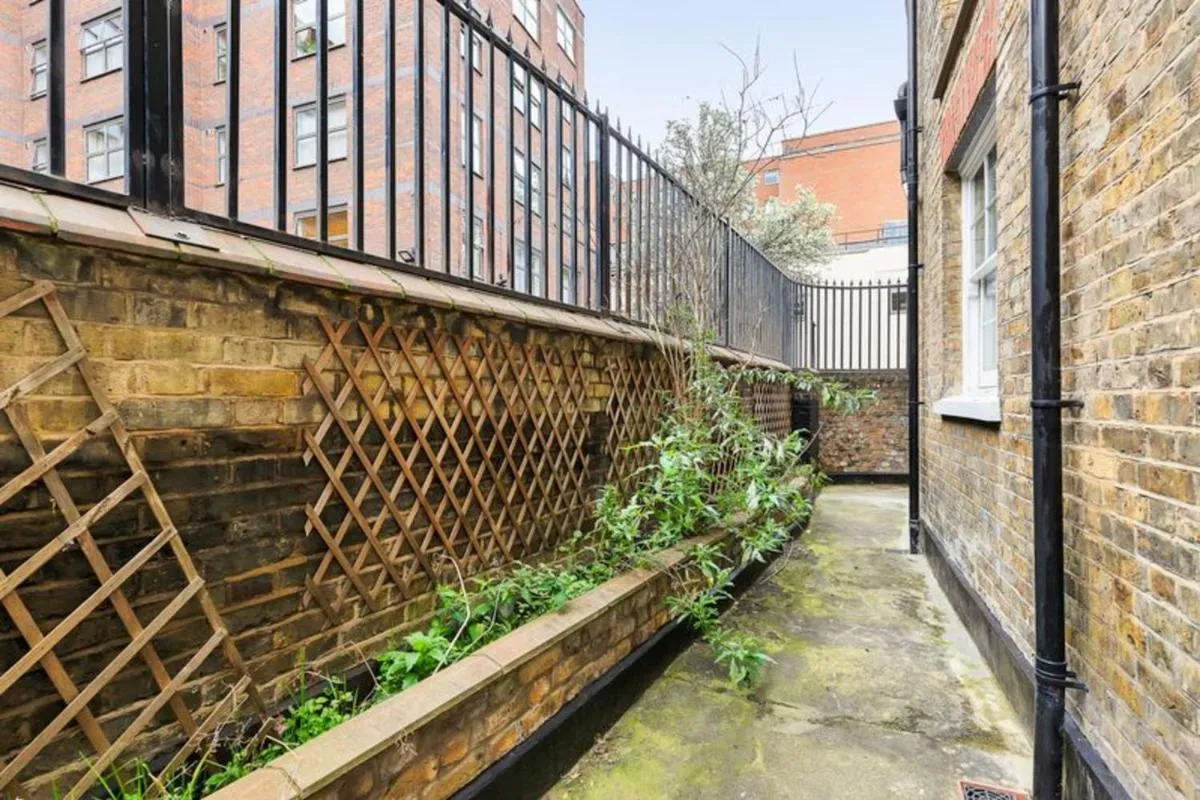 Image 3 of Cosy Urban Retreat