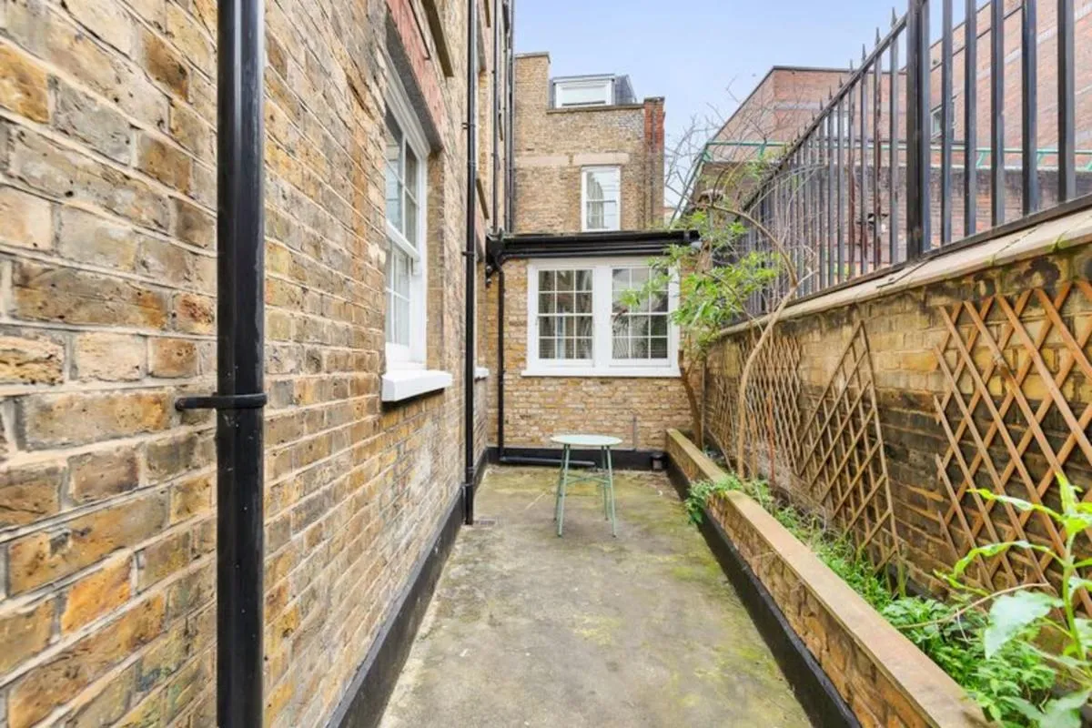 Image 4 of Cosy Urban Retreat