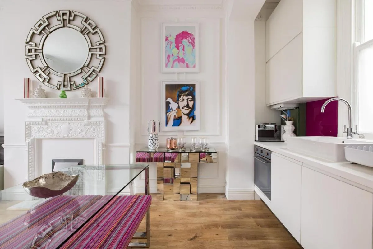 Image 3 of Cosy and Stylish Chelsea 2 bedroom flat