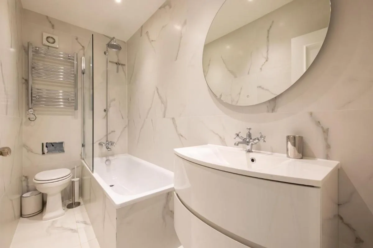 Image 2 of Cosy and Stylish Chelsea 2 bedroom flat