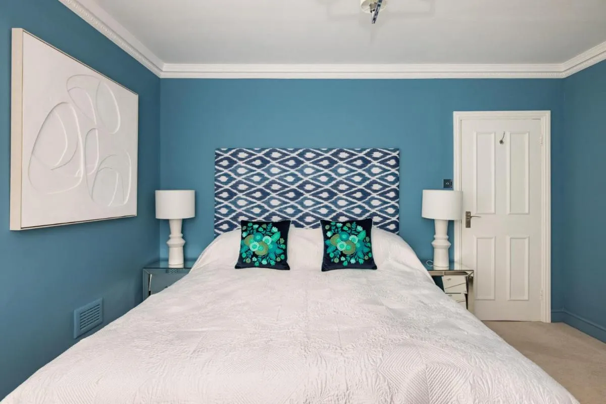 Image 1 of Cosy and Stylish Chelsea 2 bedroom flat
