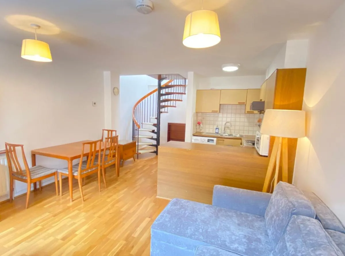 Image 3 of Cosy duplex in Central London