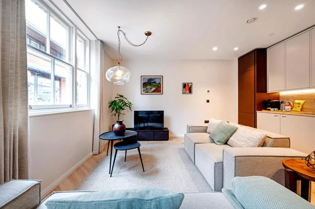 Image 4 of Covent Garden 2 bed 2 bath duplex