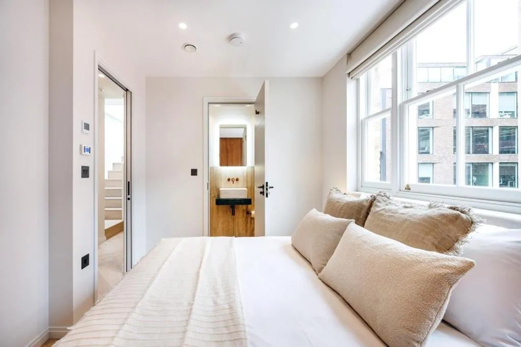 Image 5 of Covent Garden 2 bed 2 bath duplex