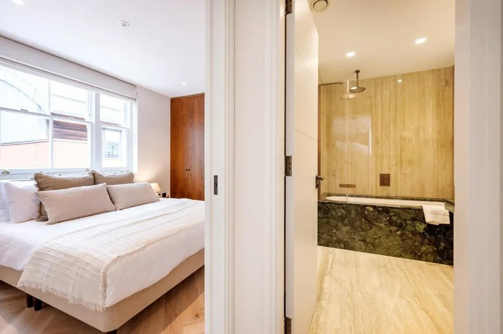 Image 2 of Covent Garden 2 bed 2 bath duplex