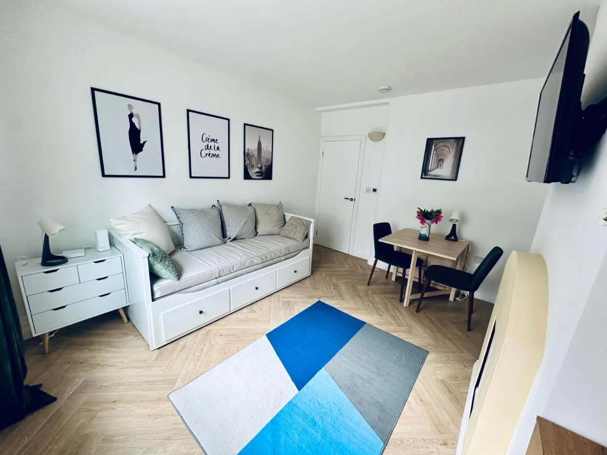 Image 2 of Covent Garden newly renovated apartment