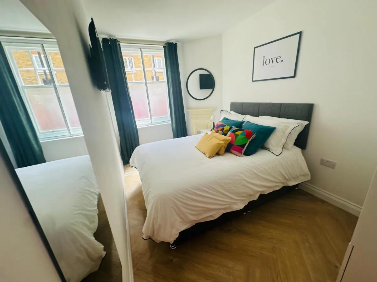 Image 5 of Covent Garden newly renovated apartment