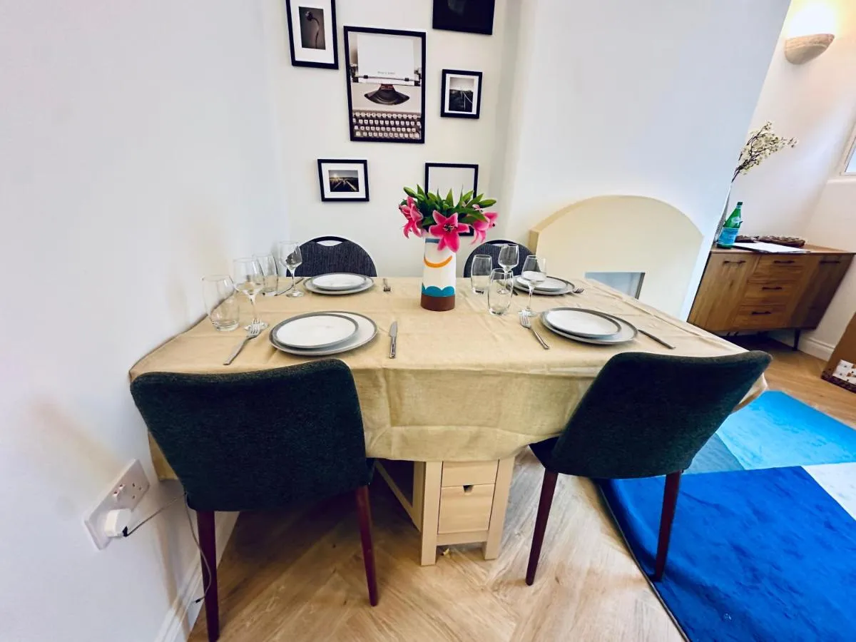 Image 3 of Covent Garden newly renovated apartment