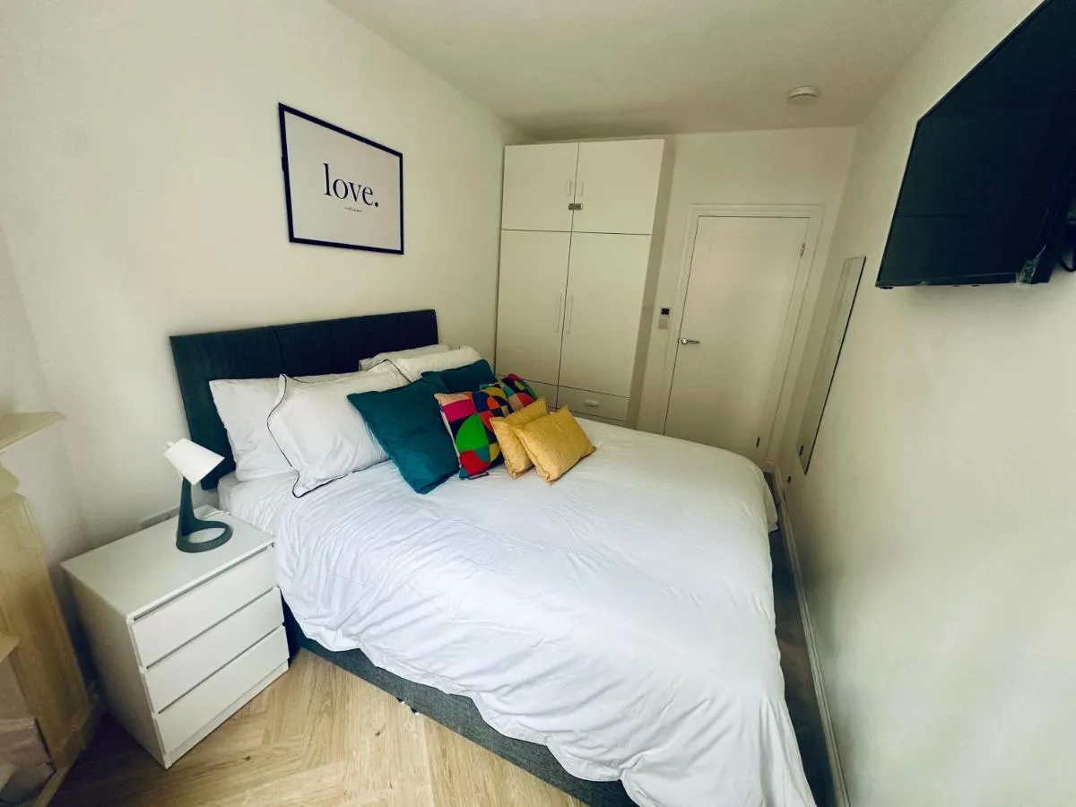 Image 6 of Covent Garden newly renovated apartment