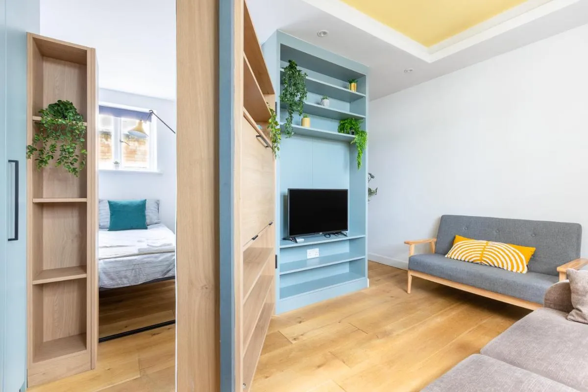 Image 1 of Cozy Apt in Central London