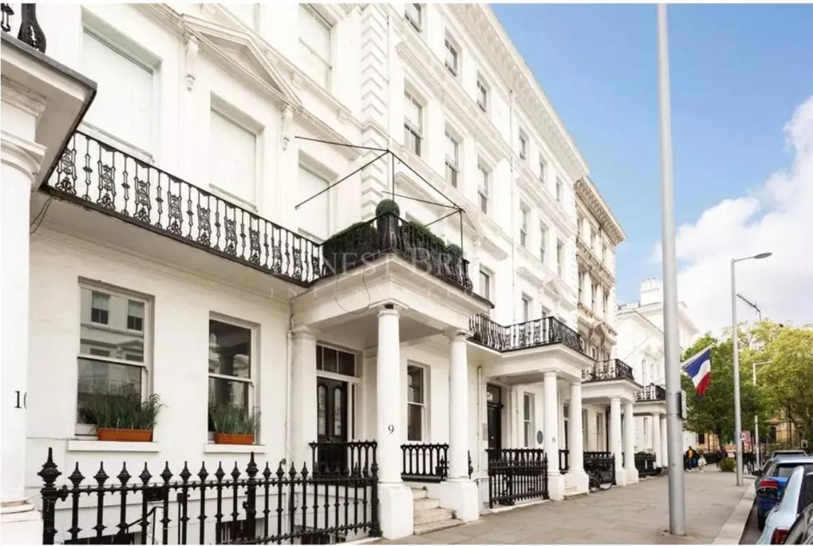 Image of Cozy Hideaway In South Ken!
