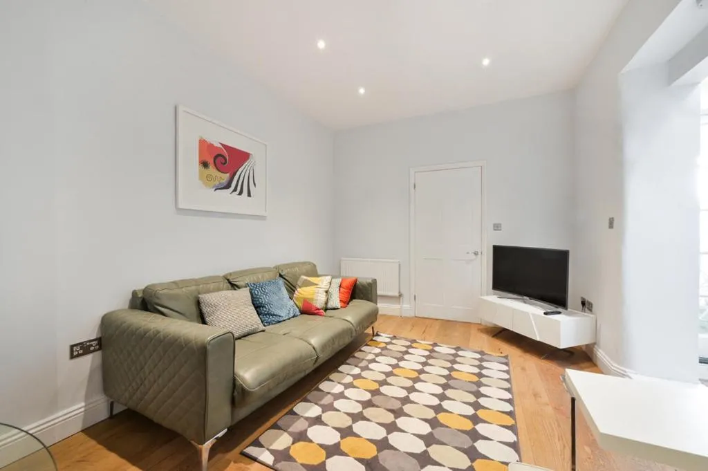 Image 4 of Cozy Hideaway In South Ken!