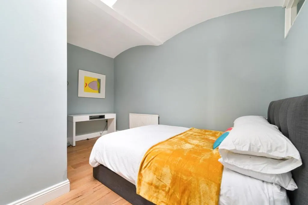 Image 6 of Cozy Hideaway In South Ken!