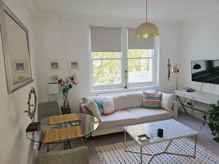 Image 4 of Cozy one bedroom apartment next to Paddington