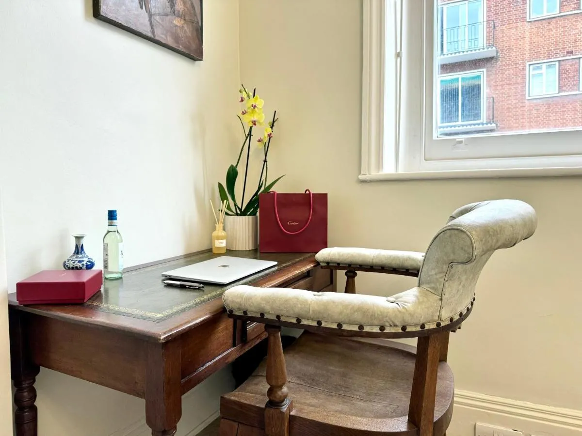 Image 4 of Crawford Street Studio, by the Design Traveller