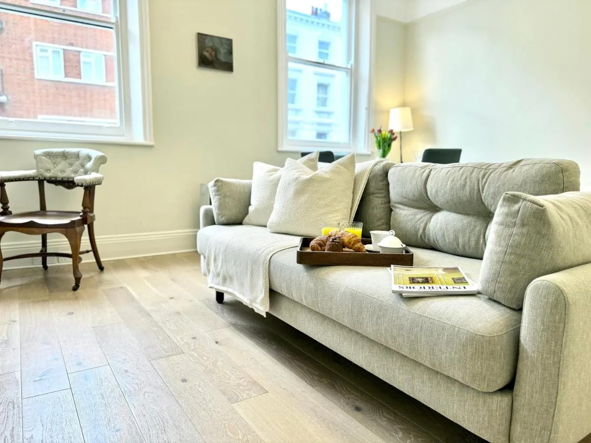 Image 3 of Crawford Street Studio, by the Design Traveller