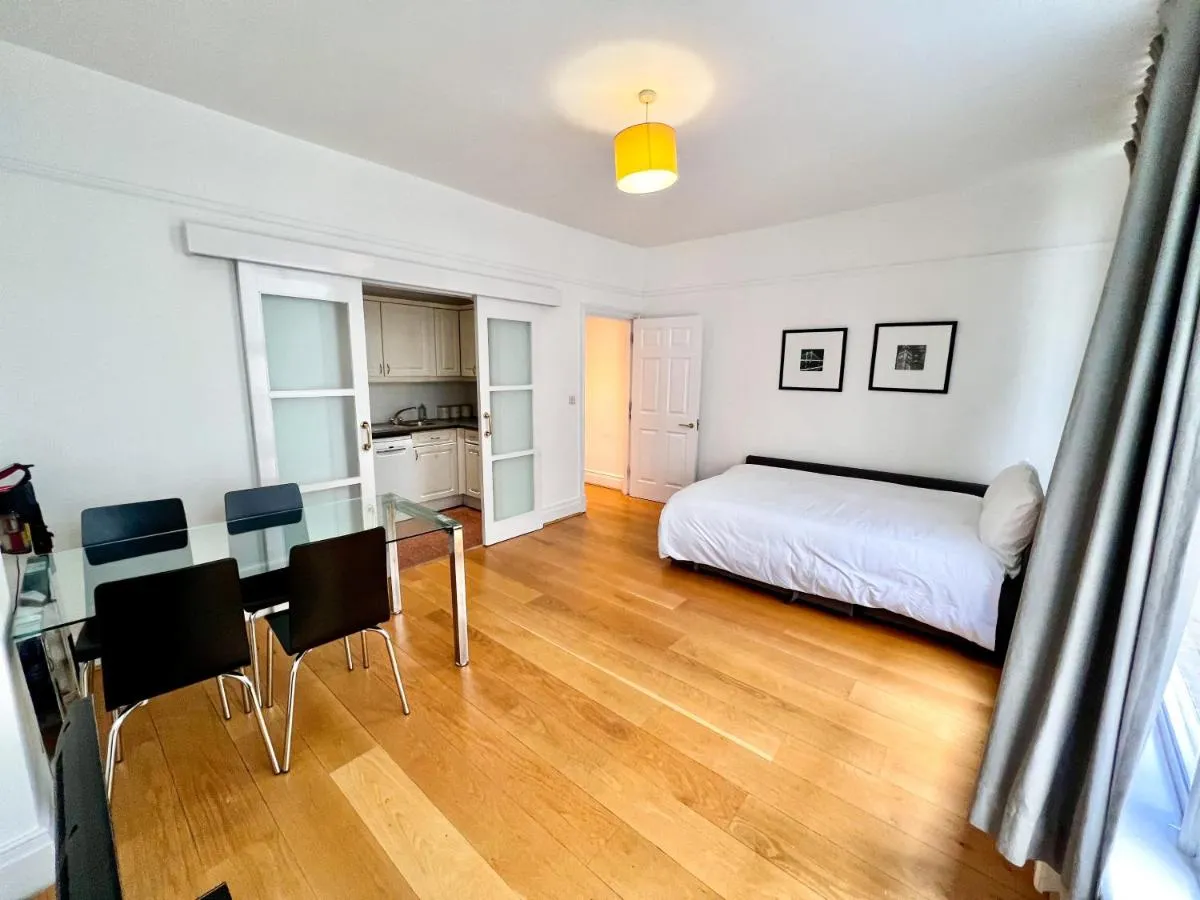 Image 3 of Deluxe Entire Apartment Between Covent Garden and St Pauls Cathedral