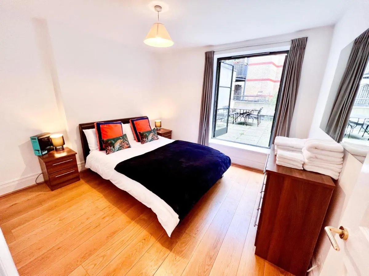 Image 4 of Deluxe Entire Apartment Between Covent Garden and St Pauls Cathedral