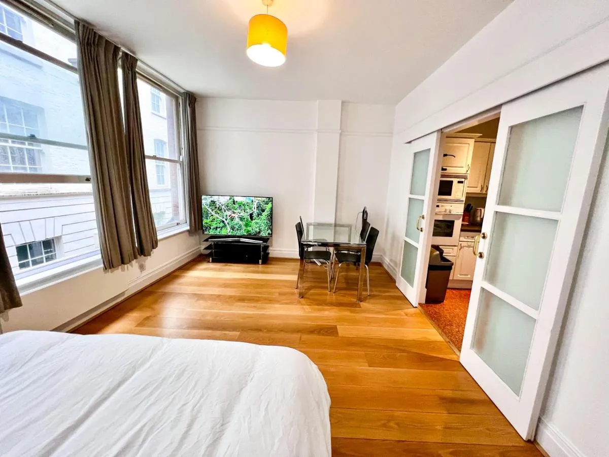 Image 5 of Deluxe Entire Apartment Between Covent Garden and St Pauls Cathedral