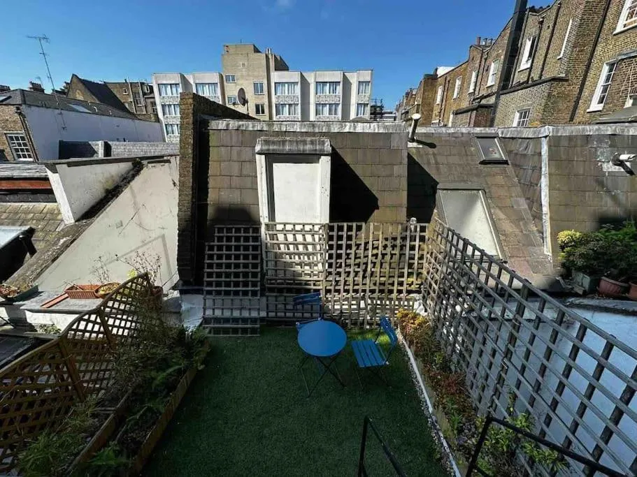 Image 4 of Design studio in Paddington GT