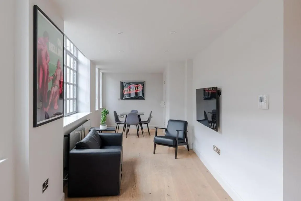 Image of Dolls House – Farringdon – by Frankie Says