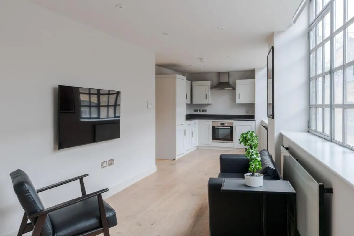 Image 3 of Dolls House – Farringdon – by Frankie Says