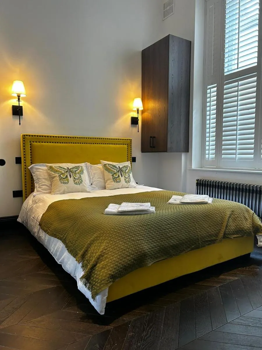 Image 4 of Earl’s Court Luxe Apartment