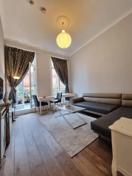 Image 3 of Earls Ct Apartment with Terrace