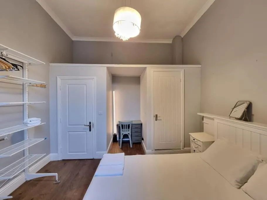 Image 2 of Earls Ct Apartment with Terrace