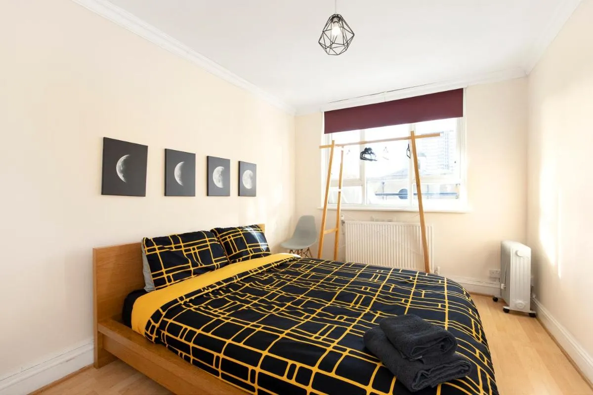 Image 1 of Easy living near Angel and City University