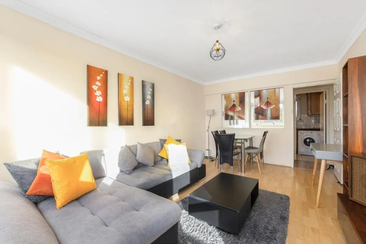 Image 3 of Easy living near Angel and City University